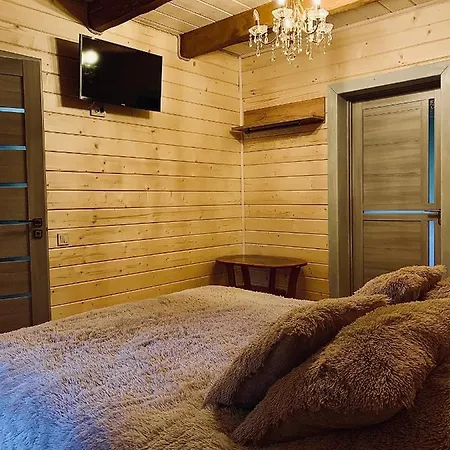 Yasnyi Dim Bed & Breakfast *
